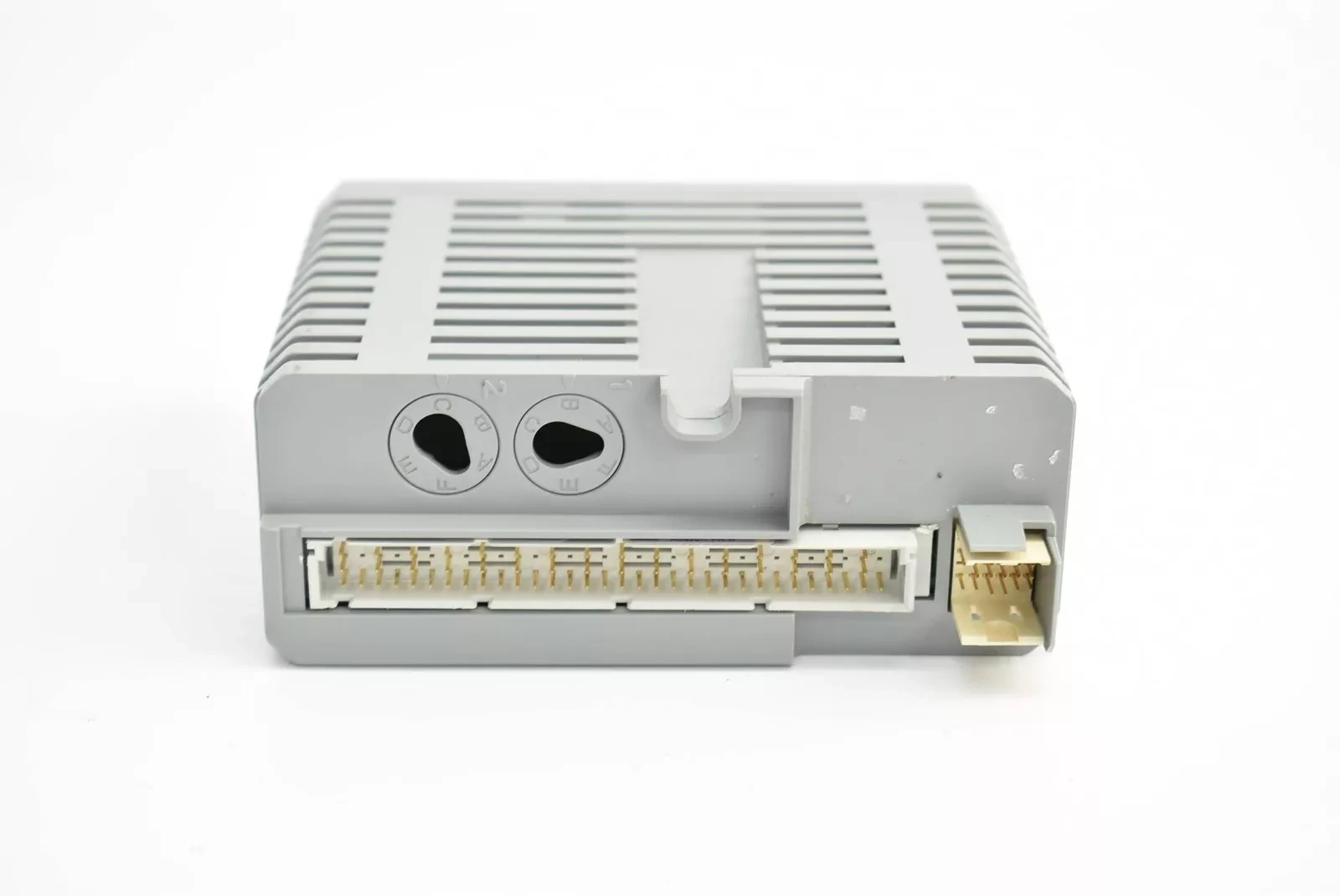 ABB DO821 3BSE013250R1 ABB DO821 3BSE013250R1